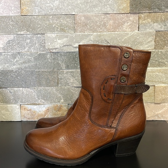 Clarks Women's Maymie Skye Boot (50) - Picture 2 of 14